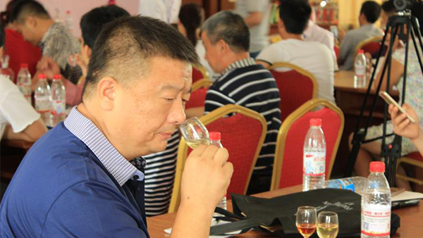 電加熱釀酒設(shè)備：如何通過(guò)聞香來(lái)鑒別七種陳香老酒？