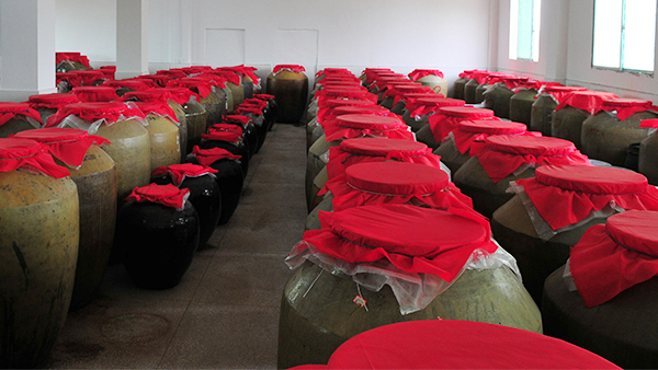 【白酒蒸餾設備】白酒陳釀對環(huán)境、儲酒容器有什么要求？