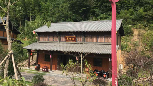 當(dāng)釀酒設(shè)備白酒酒坊注入畬族文化后，新月畬酒坊火了！