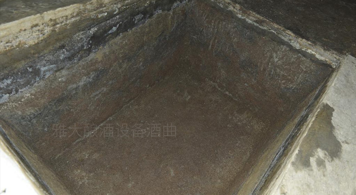 6.29起窖后，及時將窖池清掃干凈