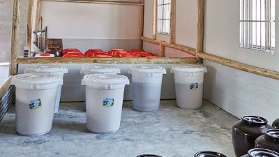 用白酒釀酒設(shè)備開酒坊，你還在用這樣的塑料桶發(fā)酵嗎？難怪沒人敢喝!