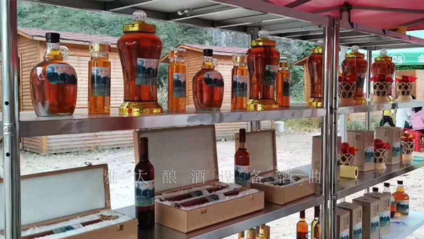 農(nóng)村到處可見(jiàn)的野果，用烤酒設(shè)備釀成酒有補(bǔ)腎固精的功效！
