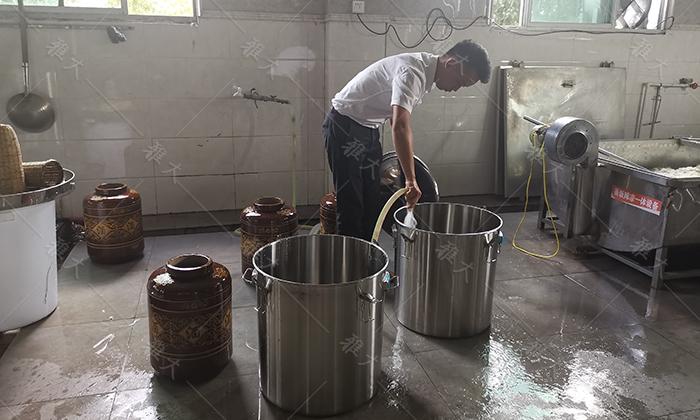 用電加熱釀酒設(shè)備做固態(tài)酒，怎樣做好場(chǎng)地衛(wèi)生？3