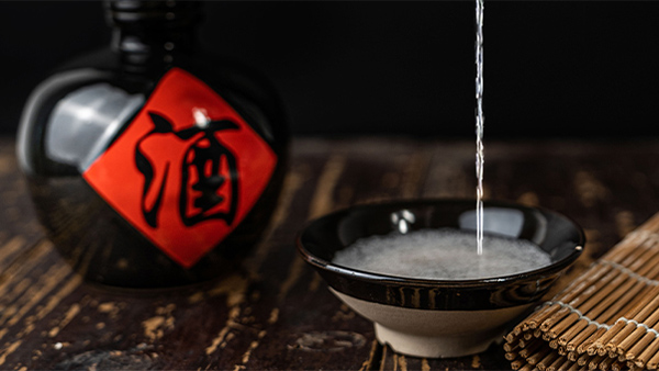 我們當(dāng)?shù)匾院雀叨染茷橹鳎x用怎樣的白酒蒸餾設(shè)備好？