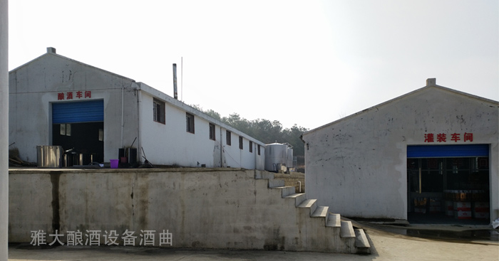 927雅大學(xué)員引進大型釀酒設(shè)備，擴大酒廠規(guī)模.jpg