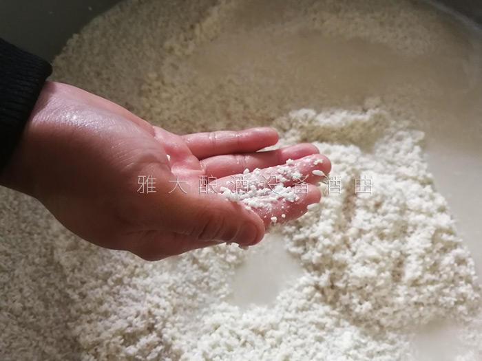 釀酒工藝-低度白酒是如何用白酒釀酒設備釀制的？2