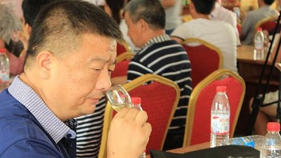 雅大釀酒設(shè)備釀酒師帶您認(rèn)識白酒香氣，提高白酒嗅商。