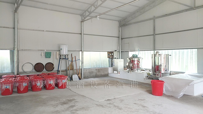 9.8引進現代小型白酒設備，對酒坊進行升級