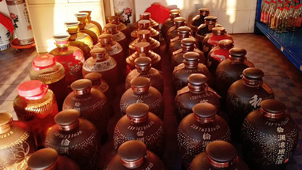 小型酒廠釀酒設(shè)備：想知道臨瀾灣純糧酒大賣全國的奧秘，請點這里