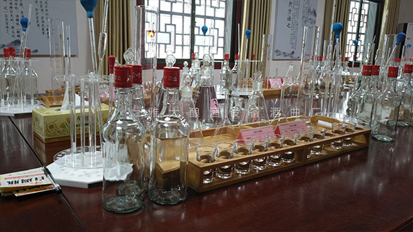 不銹鋼釀酒設(shè)備：你要害怕“勾兌”白酒到什么時(shí)候？