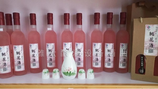 桃花源不僅桃花美，用熟料釀酒設(shè)備釀造的桃花酒更美