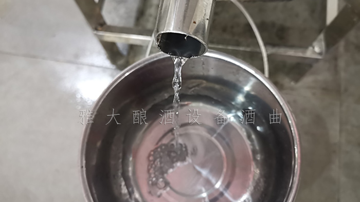 11.26小型白酒釀酒設(shè)備出酒度數(shù)太高，怎么降度好