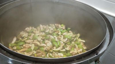 木瓜價(jià)格持續(xù)走低利潤(rùn)低？試試用烤酒設(shè)備將它們釀成酒吧！