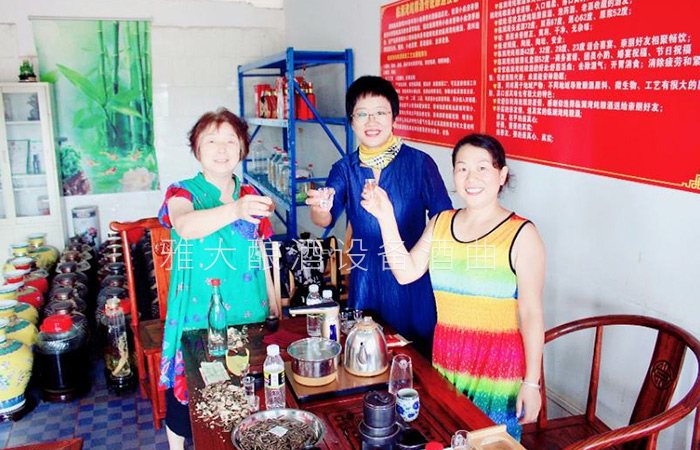雅大釀酒設(shè)備廠家釀酒國匠親自指導(dǎo)的黃莉萍，如今做得怎么樣了23