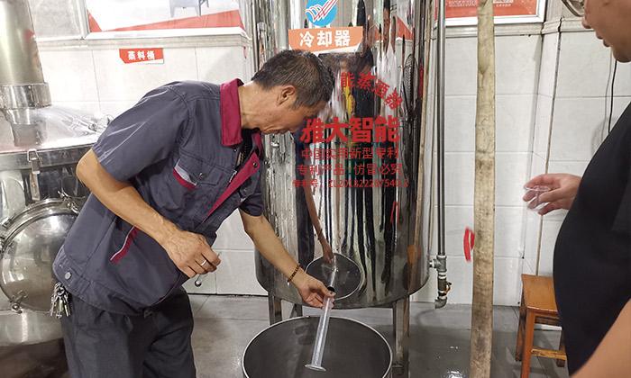 用小型白酒釀酒設備做酒