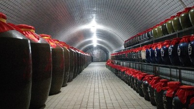 用白酒生產(chǎn)設(shè)備做窖藏酒，怎樣儲(chǔ)存才能保證不“跑酒”？
