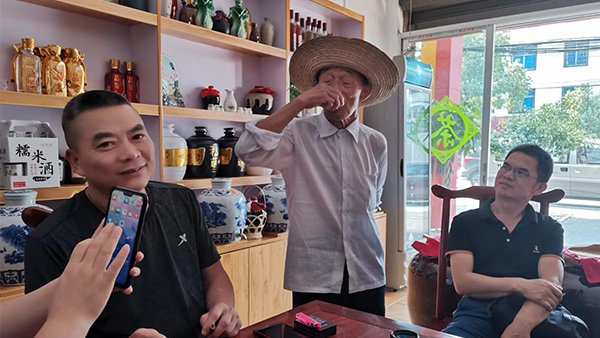 用蒸餾釀酒設(shè)備開酒坊，怎樣才能留住更多回頭客？