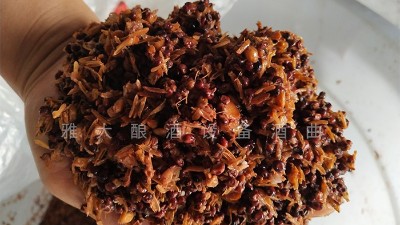 用白酒蒸餾設(shè)備做固態(tài)酒升溫猛？只需發(fā)酵時(shí)加上它。