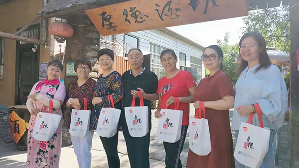 用小型酒廠釀酒設備開酒廠，怎樣積累人脈？