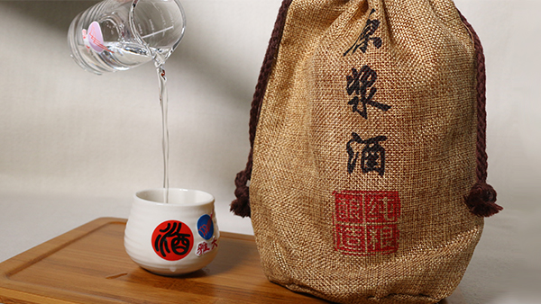 用小型釀酒設備釀造的白酒，為什么能品出花果香？