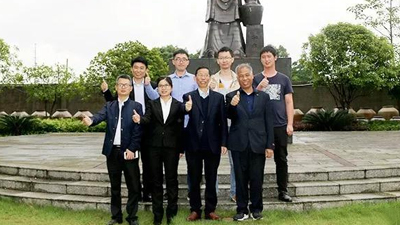 中國勁酒技術(shù)團(tuán)隊(duì)造訪湖南雅大，探討酒用雜交糯高粱釀造技藝！