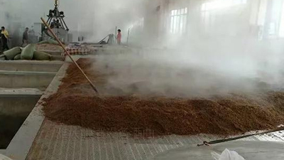 用燒酒設(shè)備做酒多年的老師傅告訴你，窖池應(yīng)這樣搭建與維護(hù)！