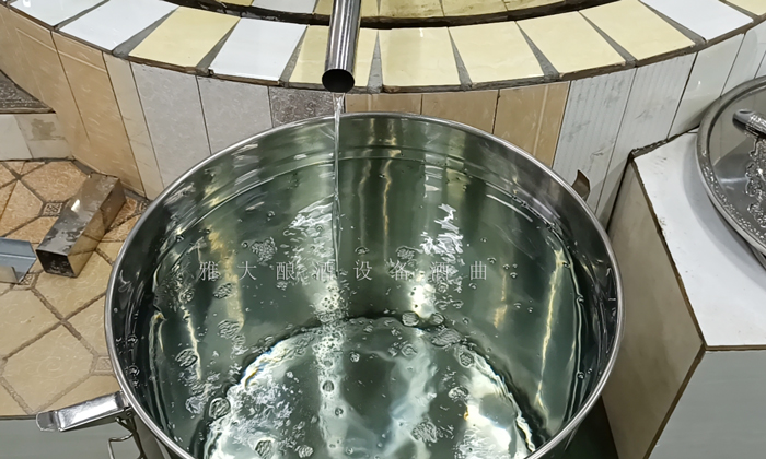7.7小火蒸餾成品酒，及時(shí)斷尾