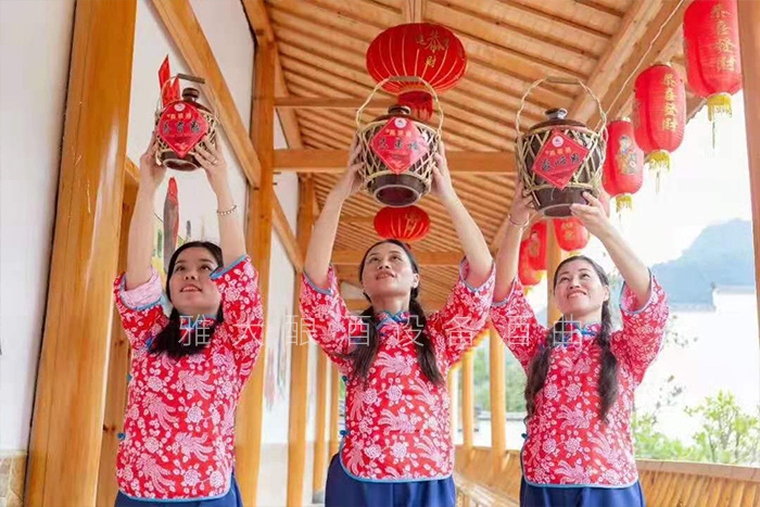 從廚師到釀酒師，用蒸餾釀酒設(shè)備釀出美酒，釀出紅火日子