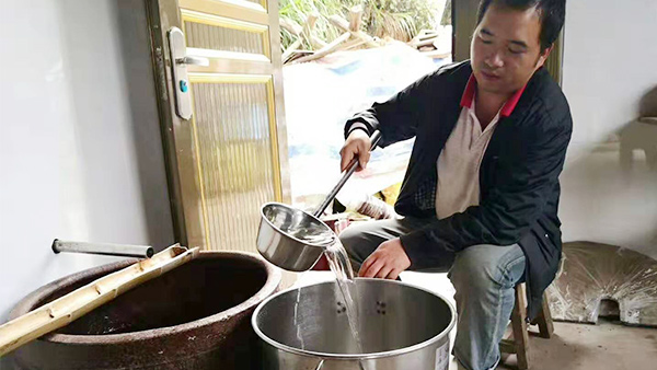 從廚師到釀酒師，用蒸餾釀酒設(shè)備釀出美酒，釀出紅火日子