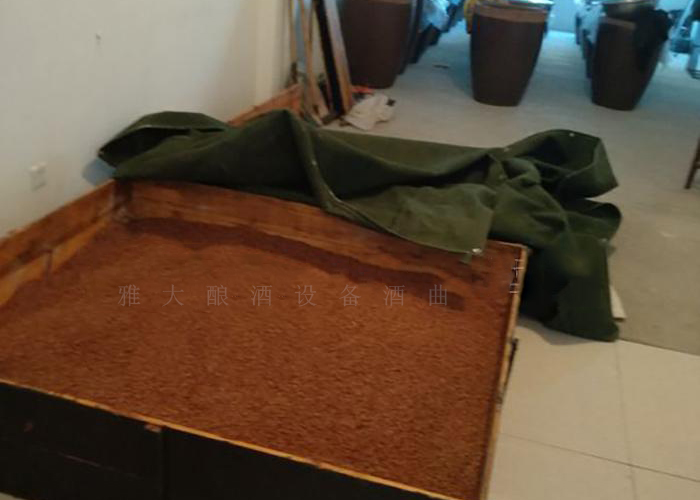12.26冬季做固態(tài)酒，糖化時在上面蓋保溫棉保溫