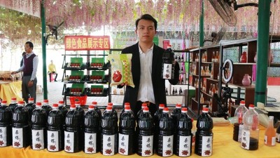 桑葚熟了，用果酒釀酒設(shè)備將它釀成酒營養(yǎng)又健康