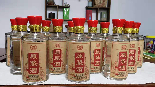 堅持用白酒釀酒設(shè)備做純糧酒，每天釀2鍋酒還不夠賣！