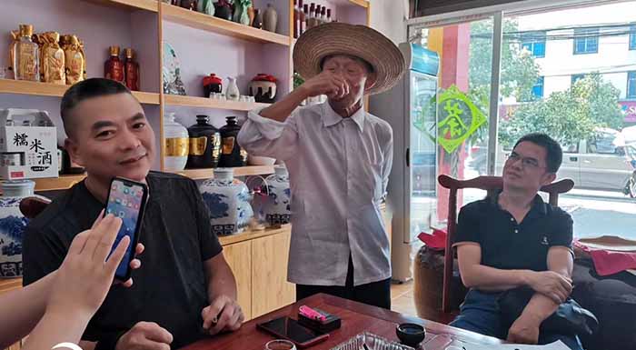 2.24現(xiàn)場品酒，體會酒的口感變化.jpg